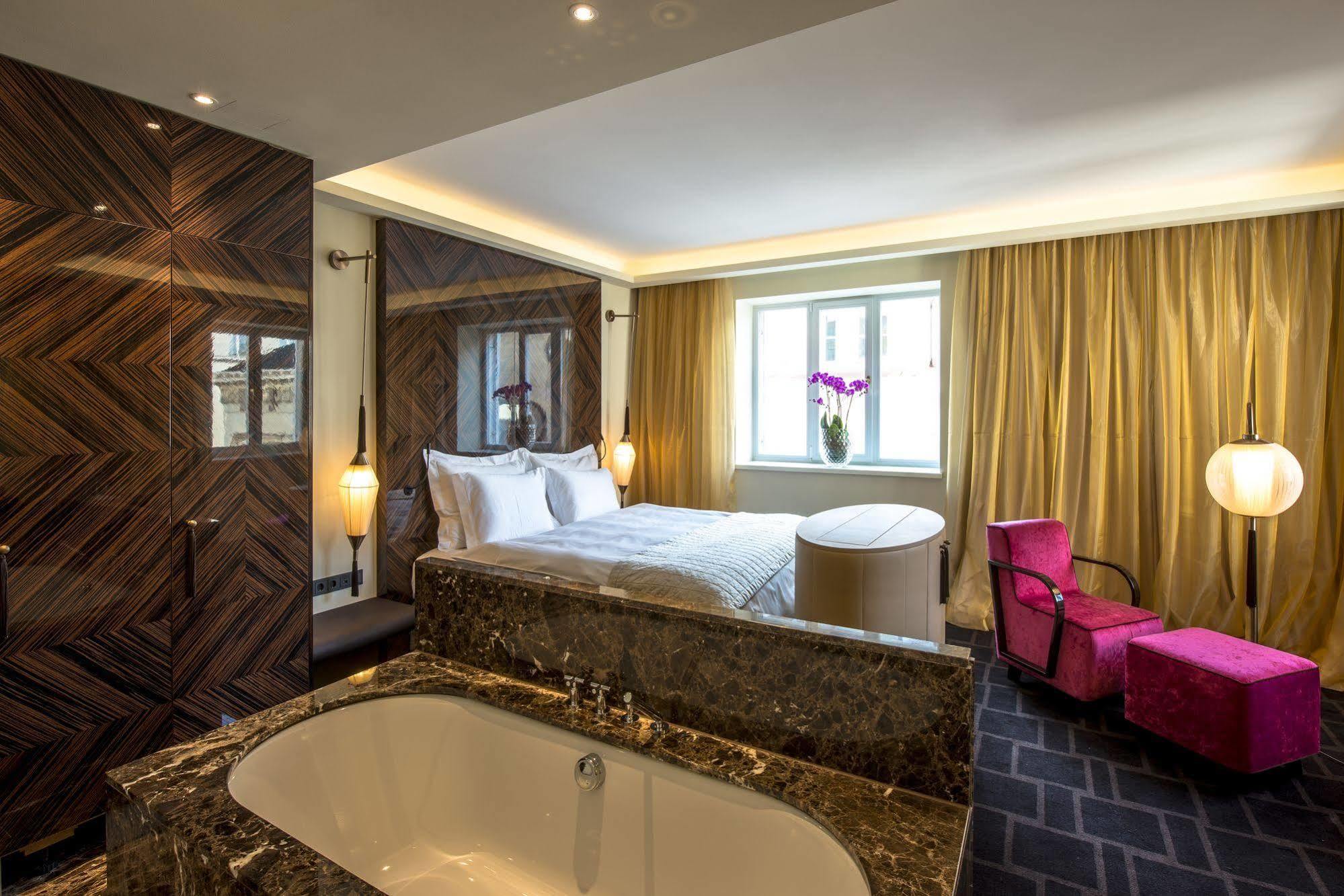 Hotel Lamee Wien Ngoại thất bức ảnh A suite at the Mandarin Oriental, Munich