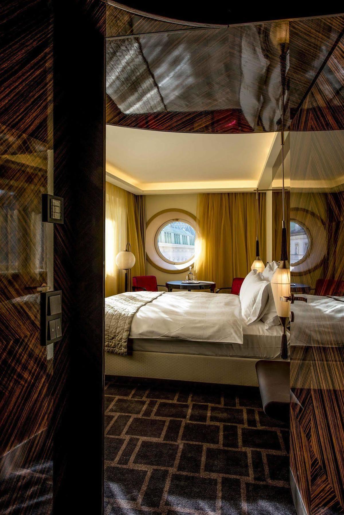 Hotel Lamee Wien Ngoại thất bức ảnh A room at the Mandarin Oriental, Munich