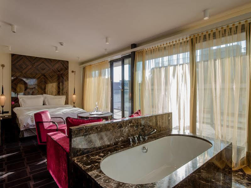 Hotel Lamee Wien Ngoại thất bức ảnh A suite at the hotel