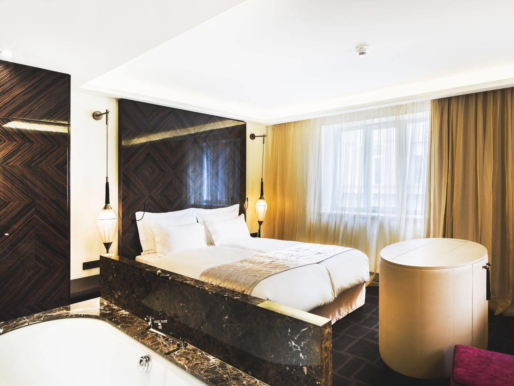 Hotel Lamee Wien Ngoại thất bức ảnh A suite at the Mandarin Oriental, Munich